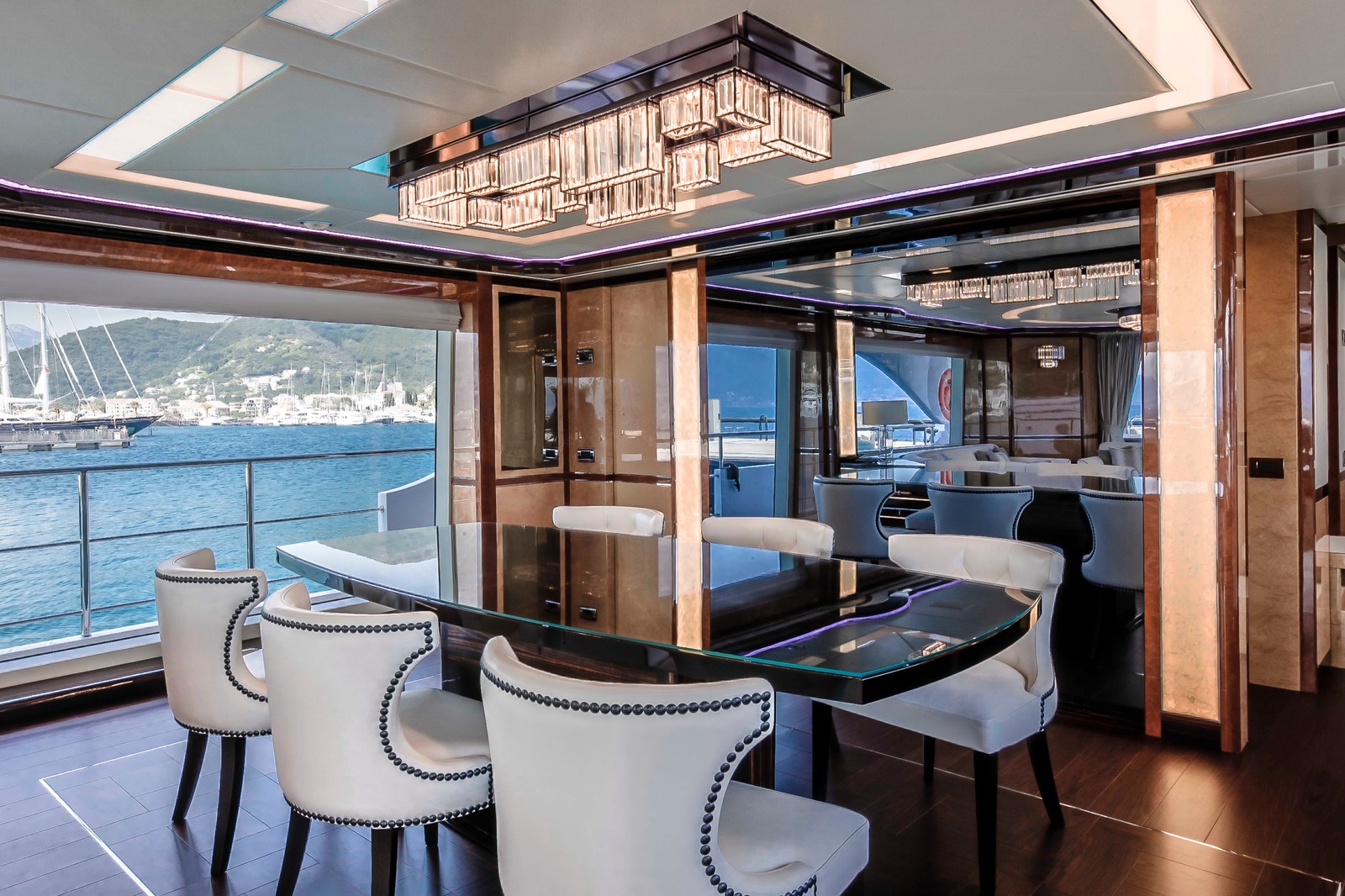 Интерьеры яхты Benetti108  "Varvara"