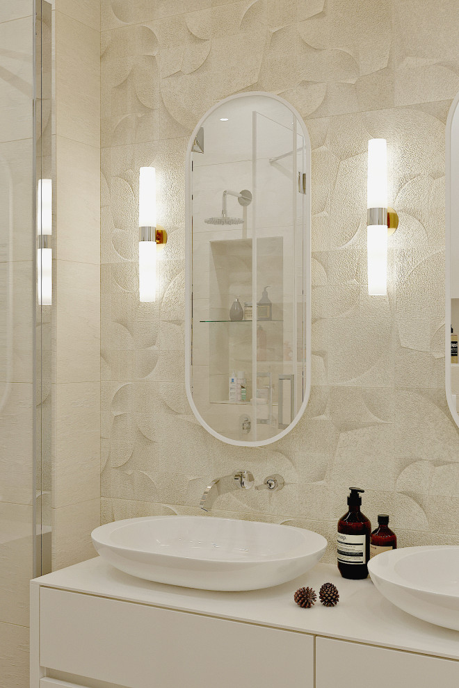 ДОМ СО ВТОРЫМ СВЕТОМ