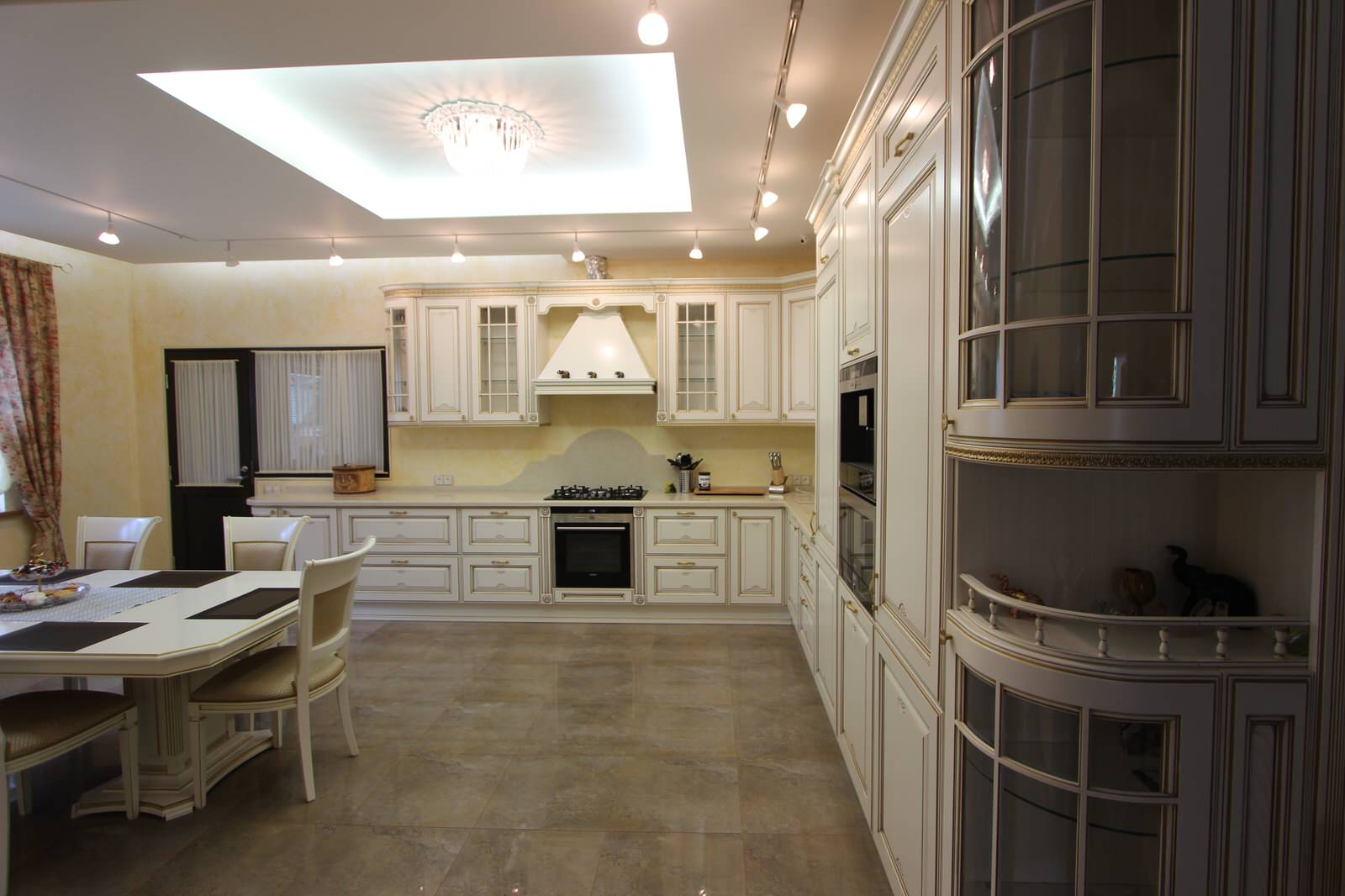 Классическая белая кухня "Олимпия"