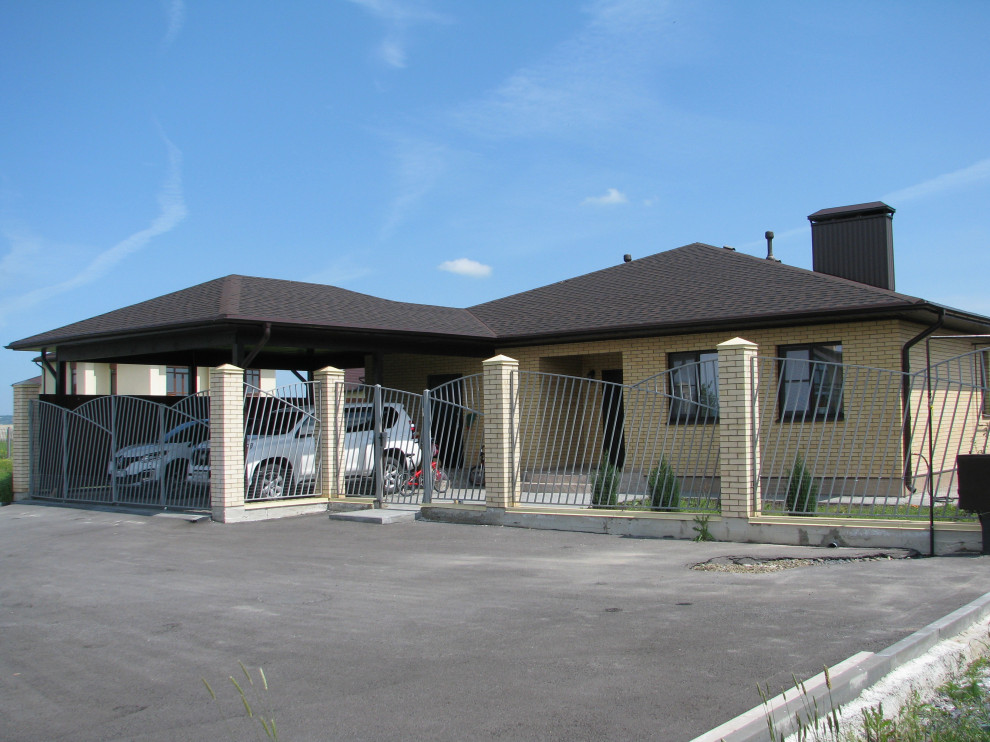 Обложка проекта: Одноэтажный дом с автонавесом и бассейном у террасы