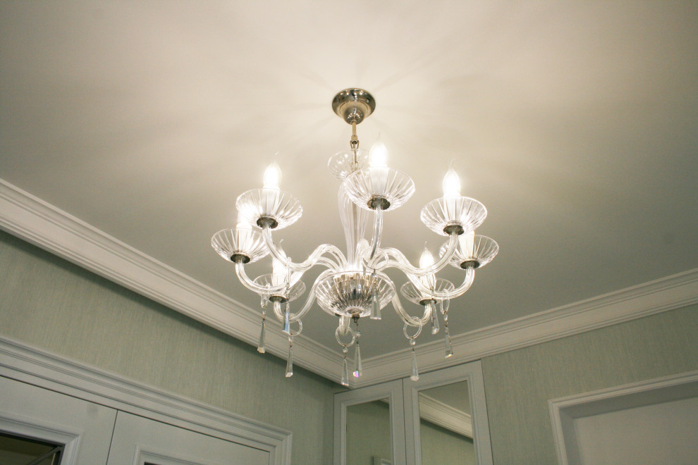 Белая неоклассика с оттенком морской волны