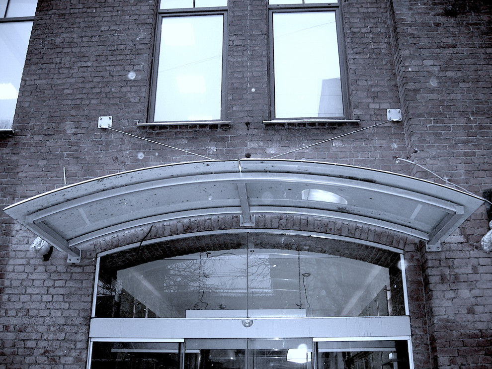 Обложка проекта: Цельностеклянный козырёк