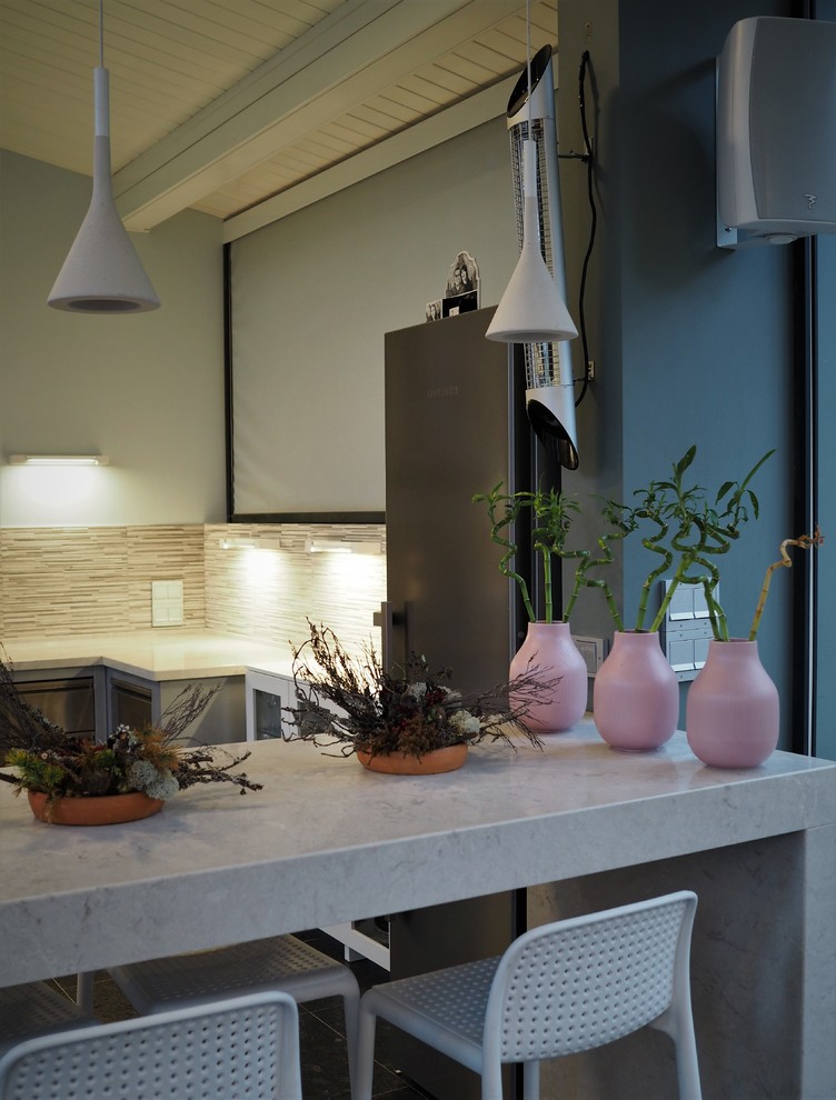 Павильон с летней кухней и домашним кинотеатром