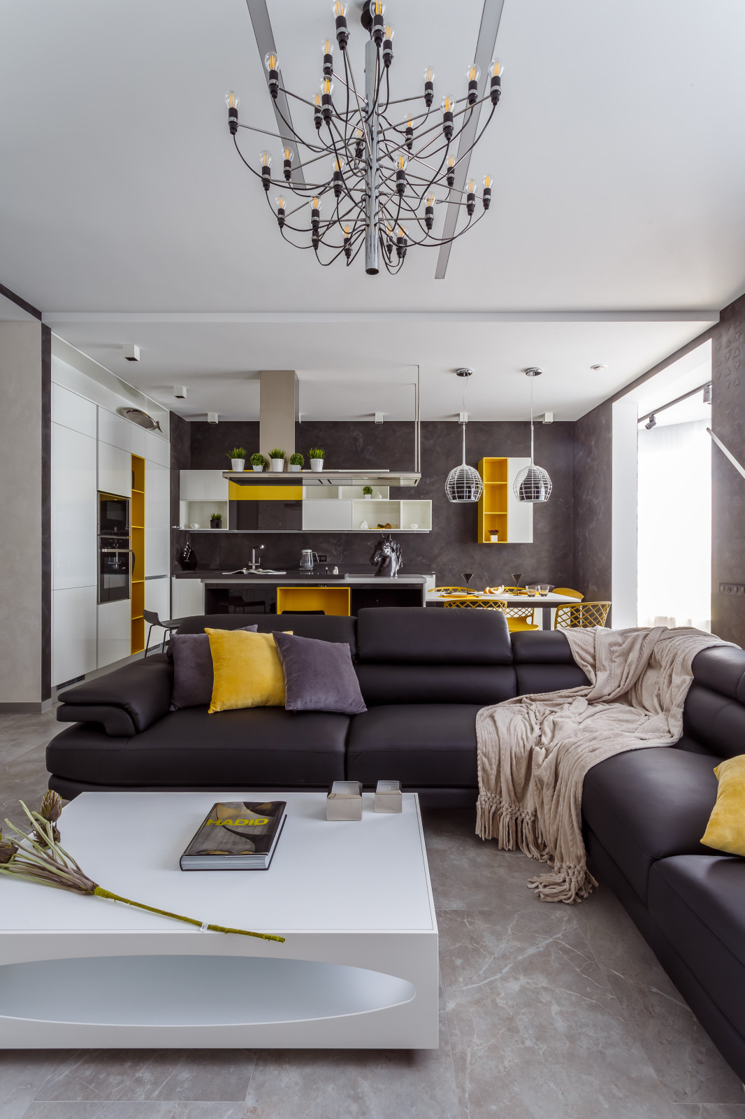 Фото гостиной реализованного проекта квартиры ЖК "Адмирал".