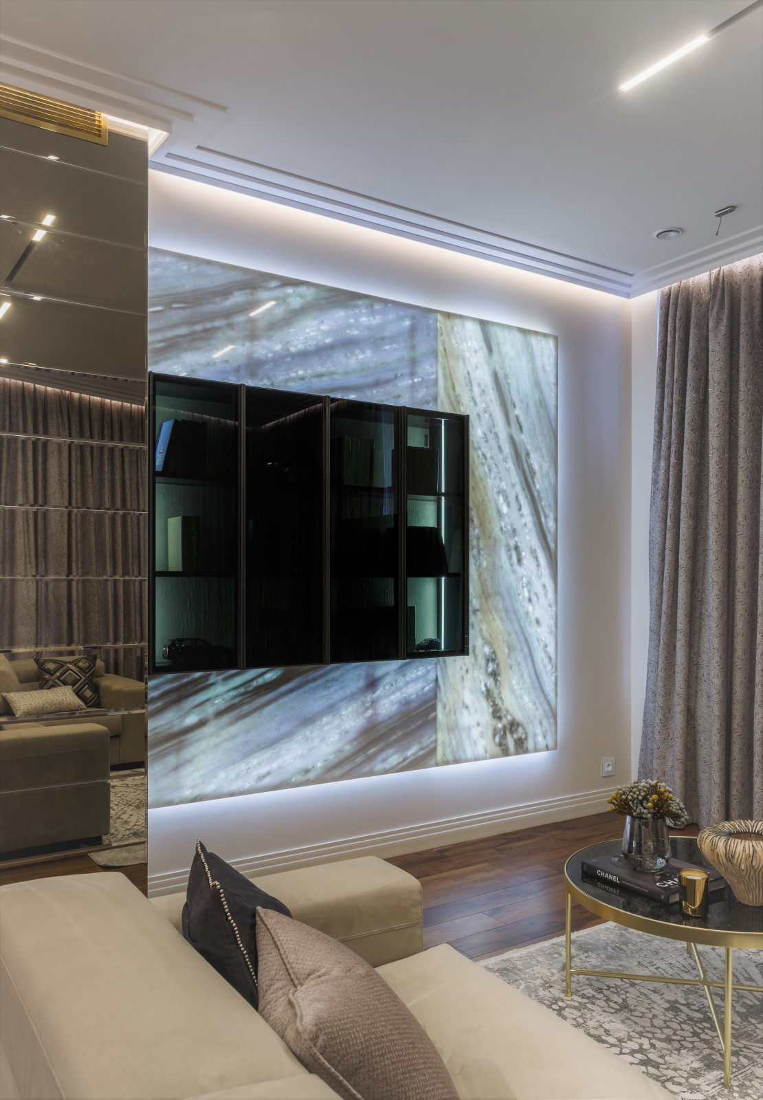 Современный интерьер в смешанном стиле.