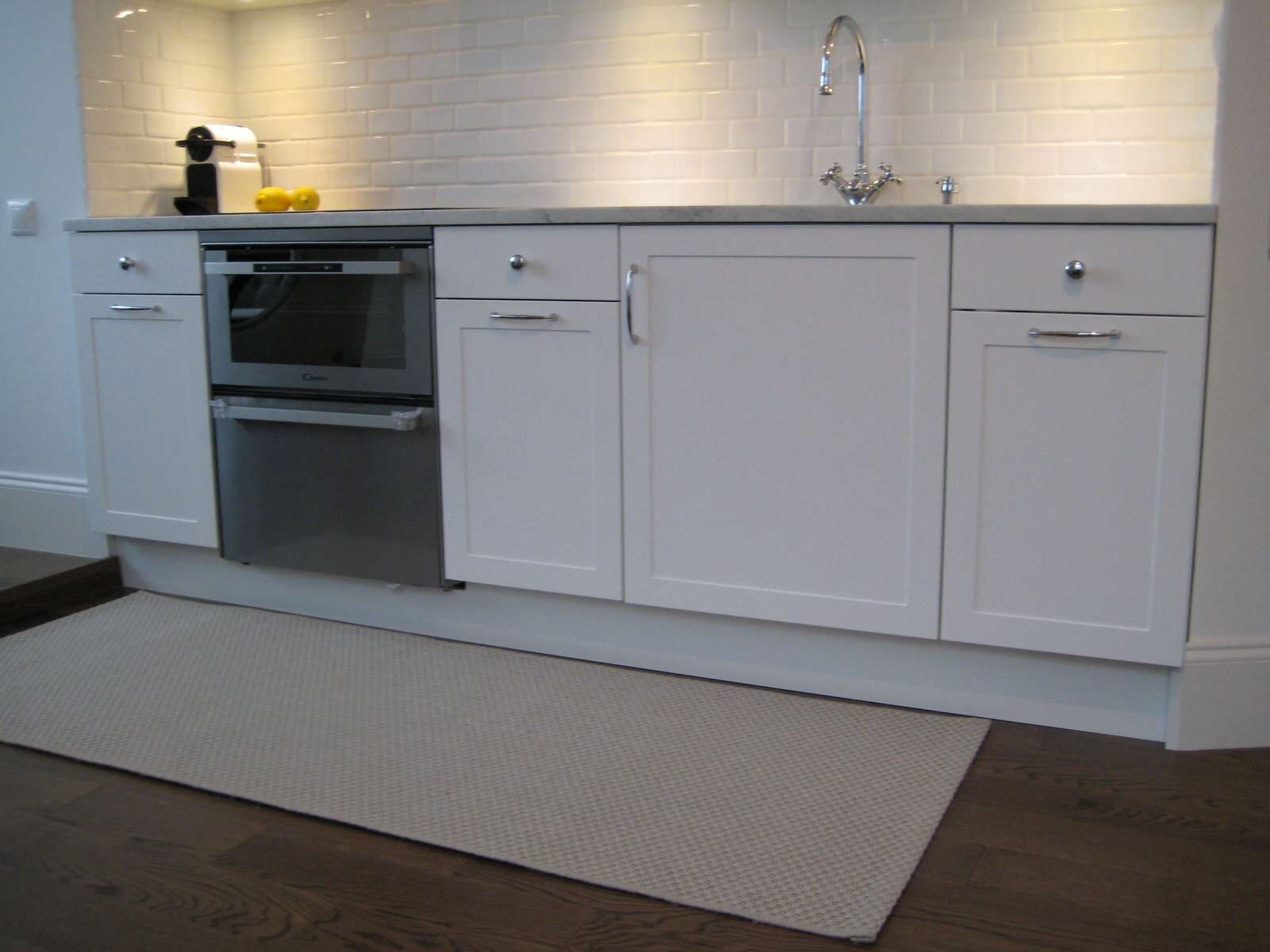 Обложка проекта: Белая кухня в квартире на метро Аэропорт