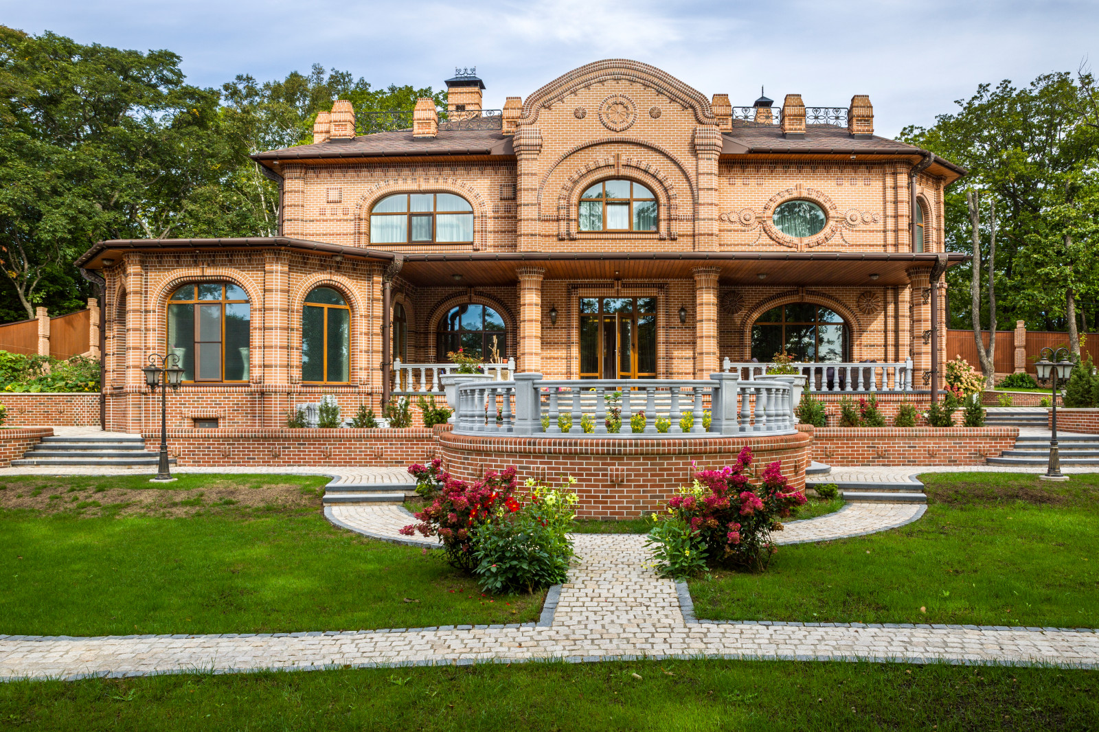 Загородный дом (усадьба) из кирпича