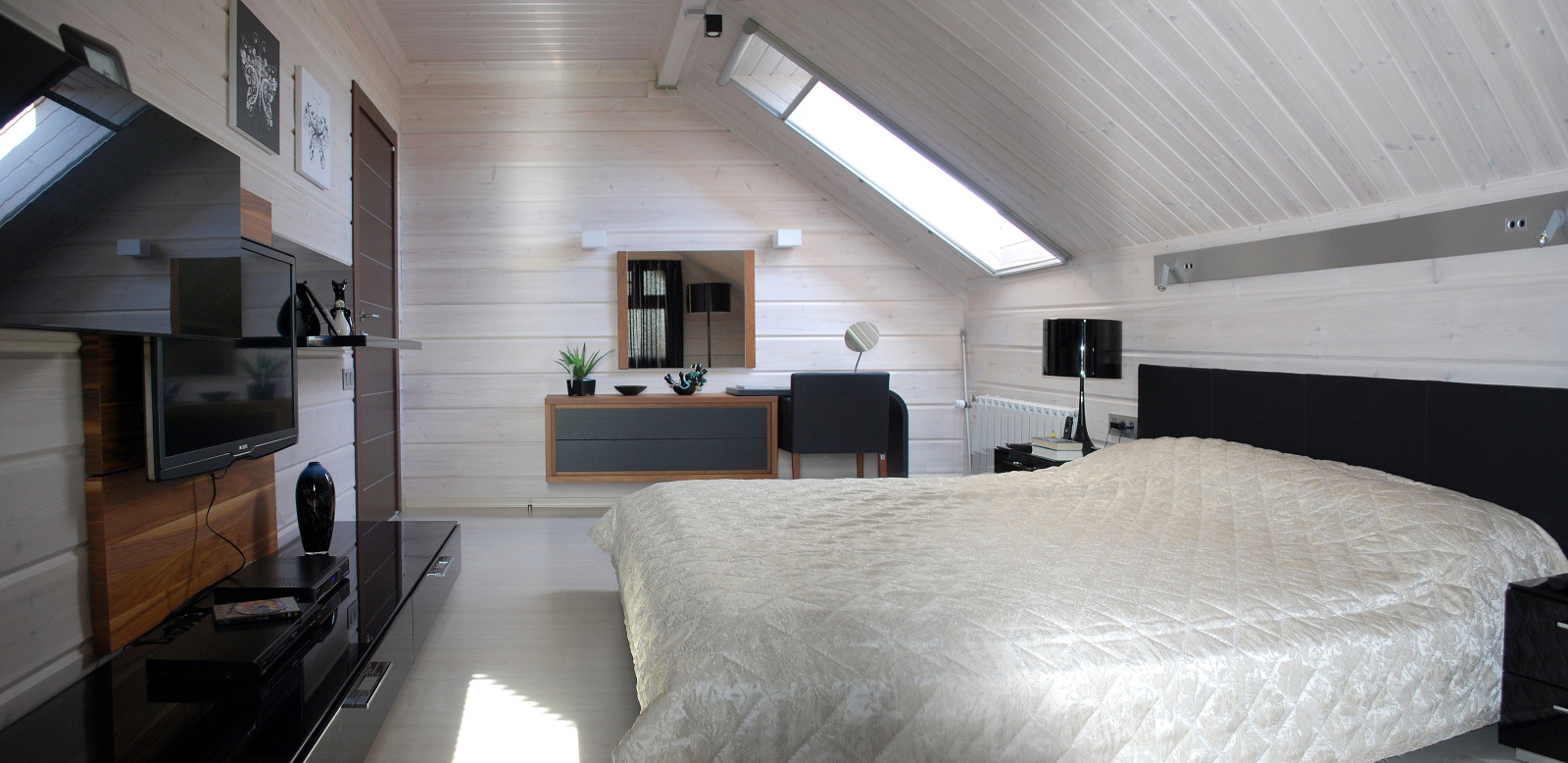 Деревянный коттедж " В зеркальном отражении"