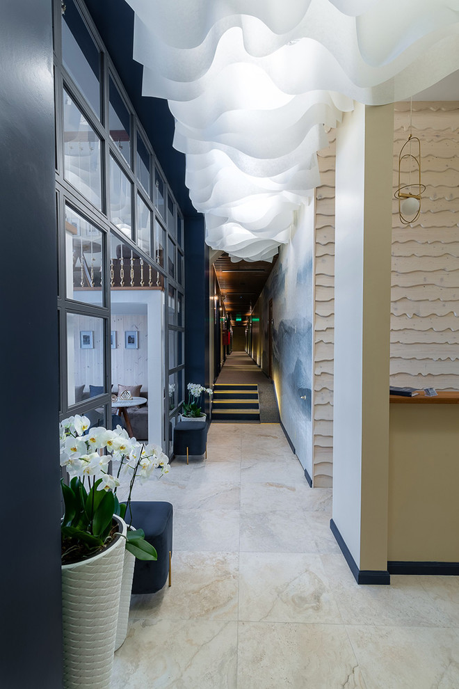 Оформление холла гостиницы Lido Central