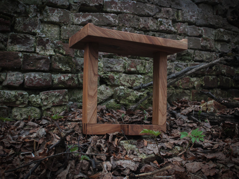 Табурет из массива карагача