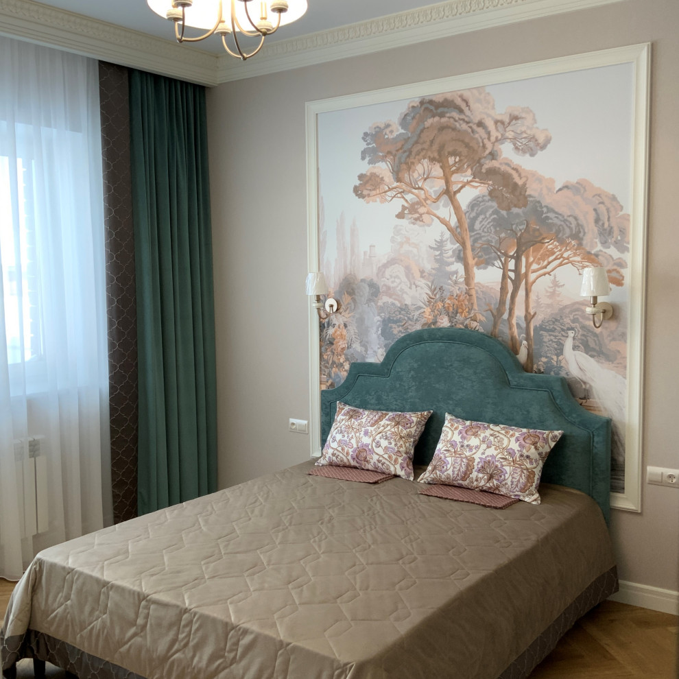 Готова кровать и текстиль для спальни. Шторы, покрывало и подушки подбирались по