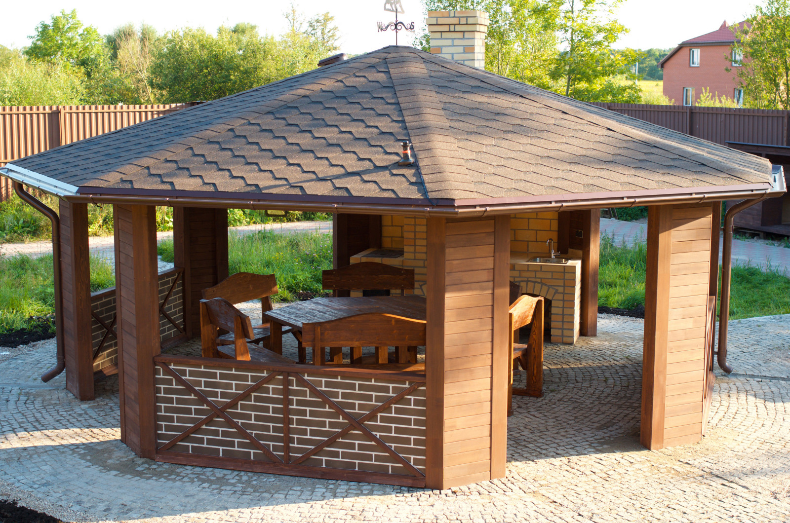 Восьмигранная беседка из лиственницы