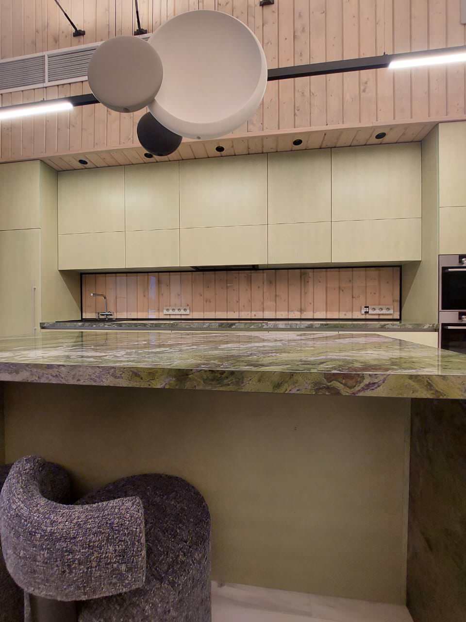 Стеклянный фартук на кухню