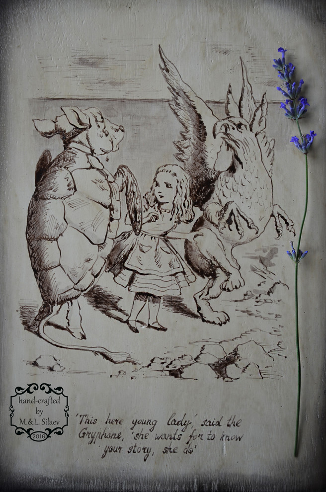 Рисунки в авторской технике на дубовой доске. "Алиса в зазеркалье", сюжеты Д. Тэ