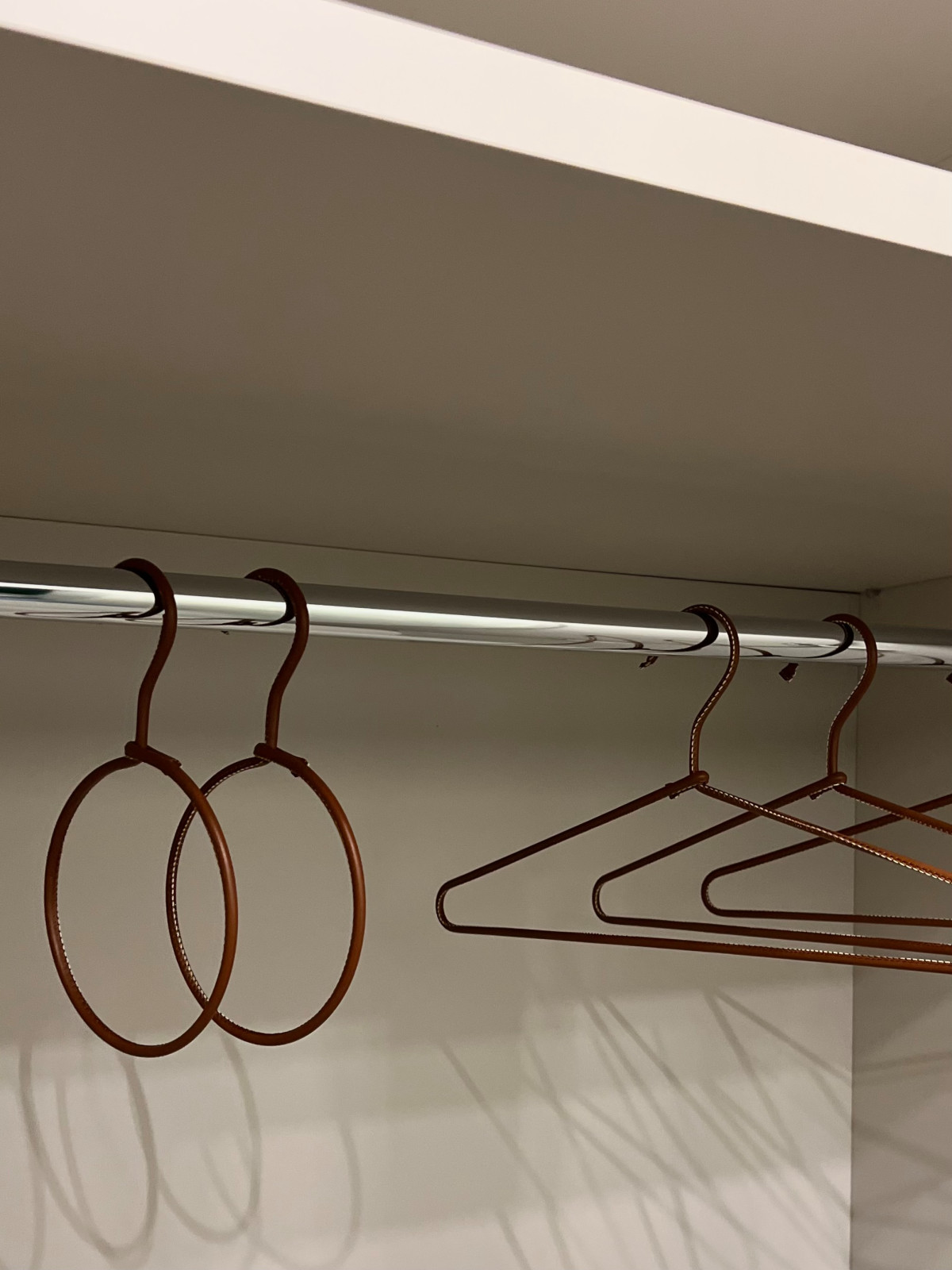 Шкаф в прихожей (детали)