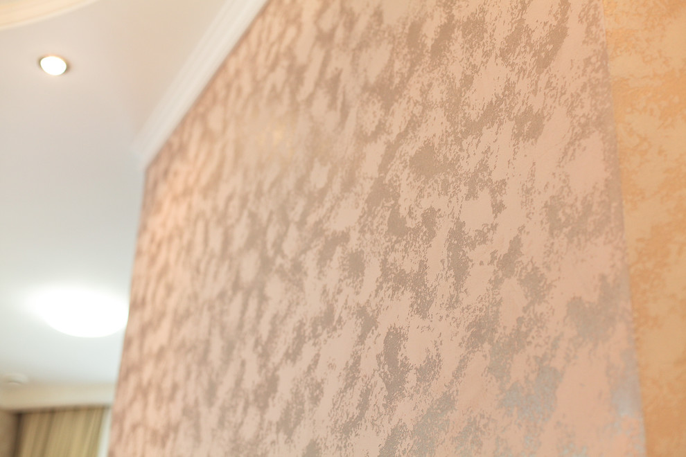 Коттедж: классический интерьер в бежевых оттенках