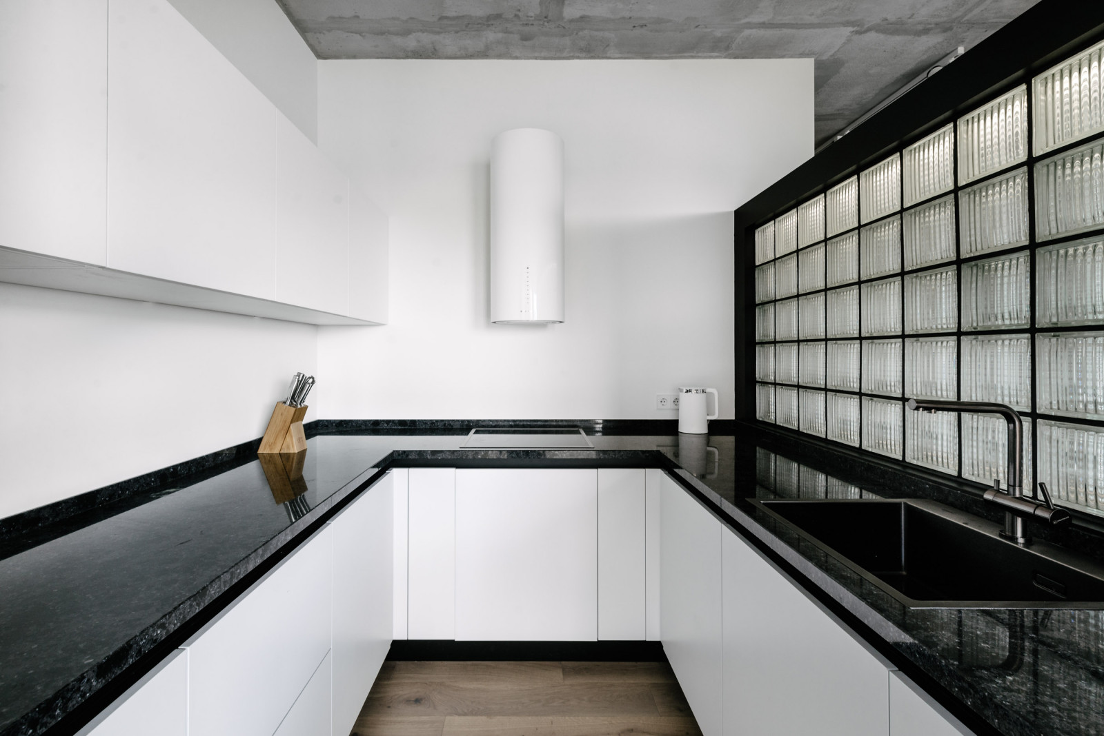 Houzz тур: Интерьер с картиной из гипсокартона