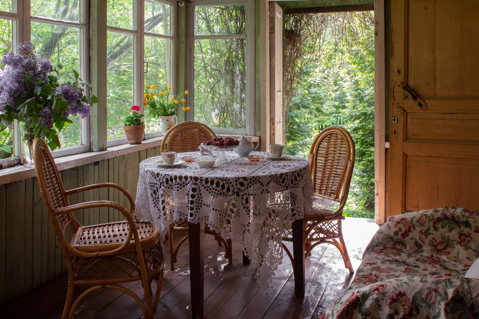 Обложка альбома: летняя веранда