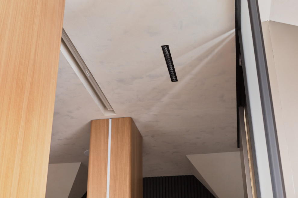 Спальня с прозрачной ванной