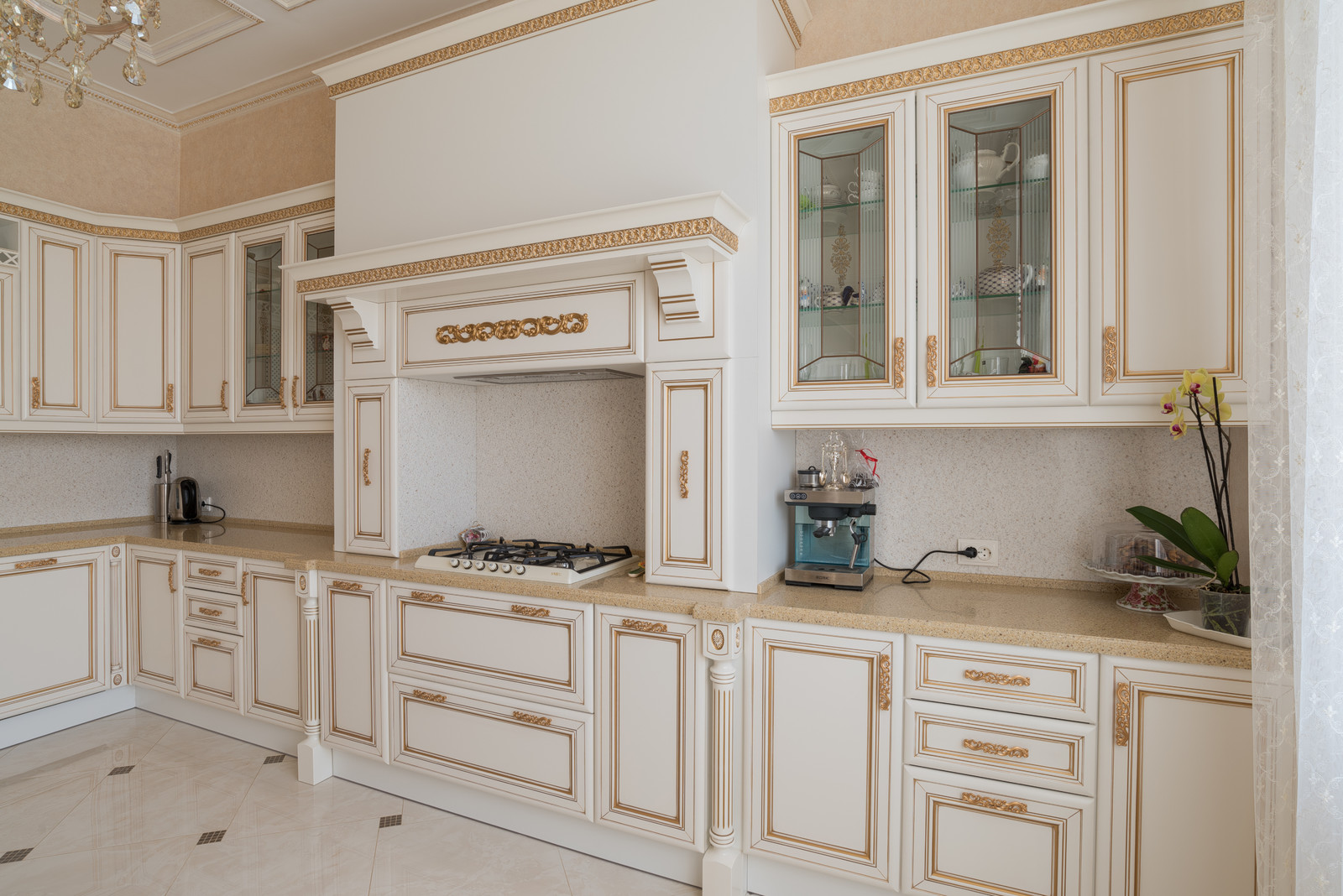 Роскошная кухня с островом