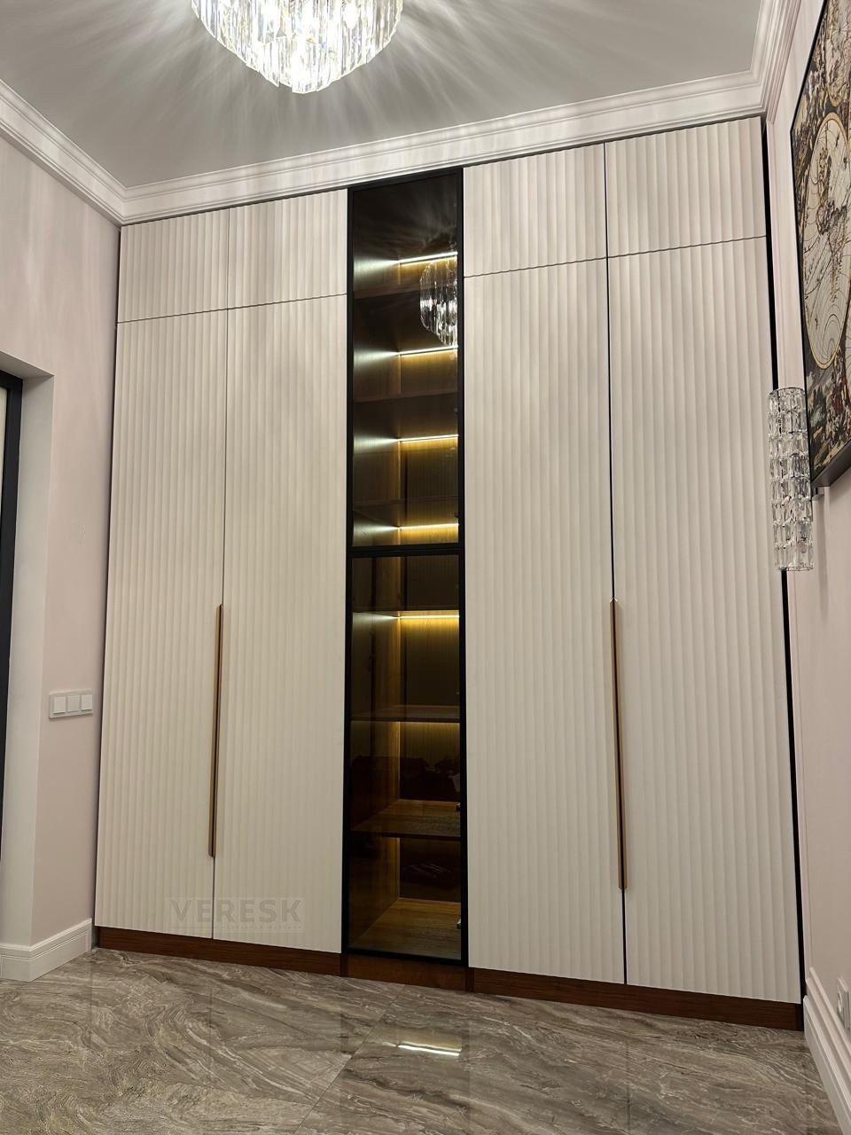 Встроенные распашные шкафы