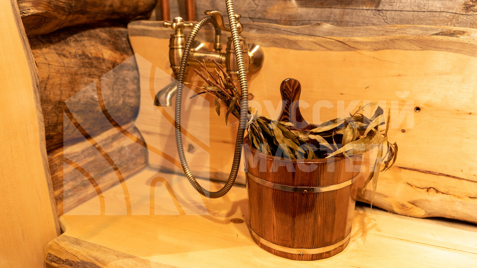 Баня из полярной сосны Кело с террасой и купелью с подогревом