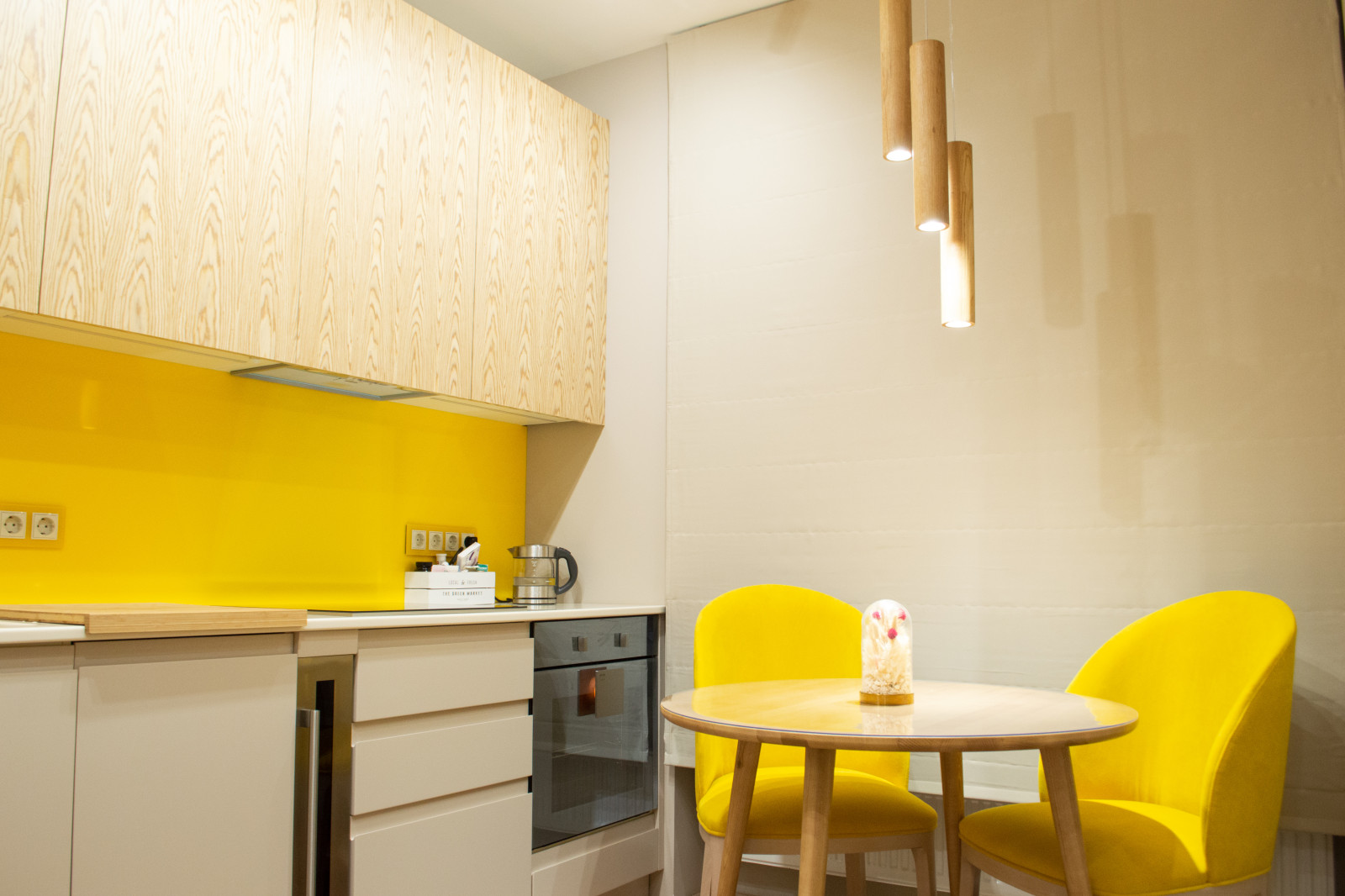 Яркая современная кухня