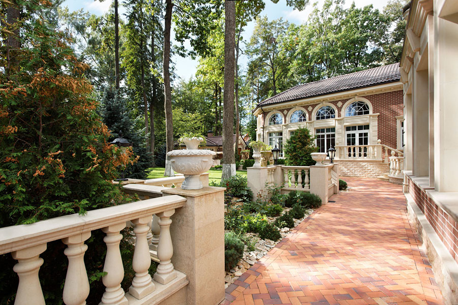 Комбинированная отделка загородного дома