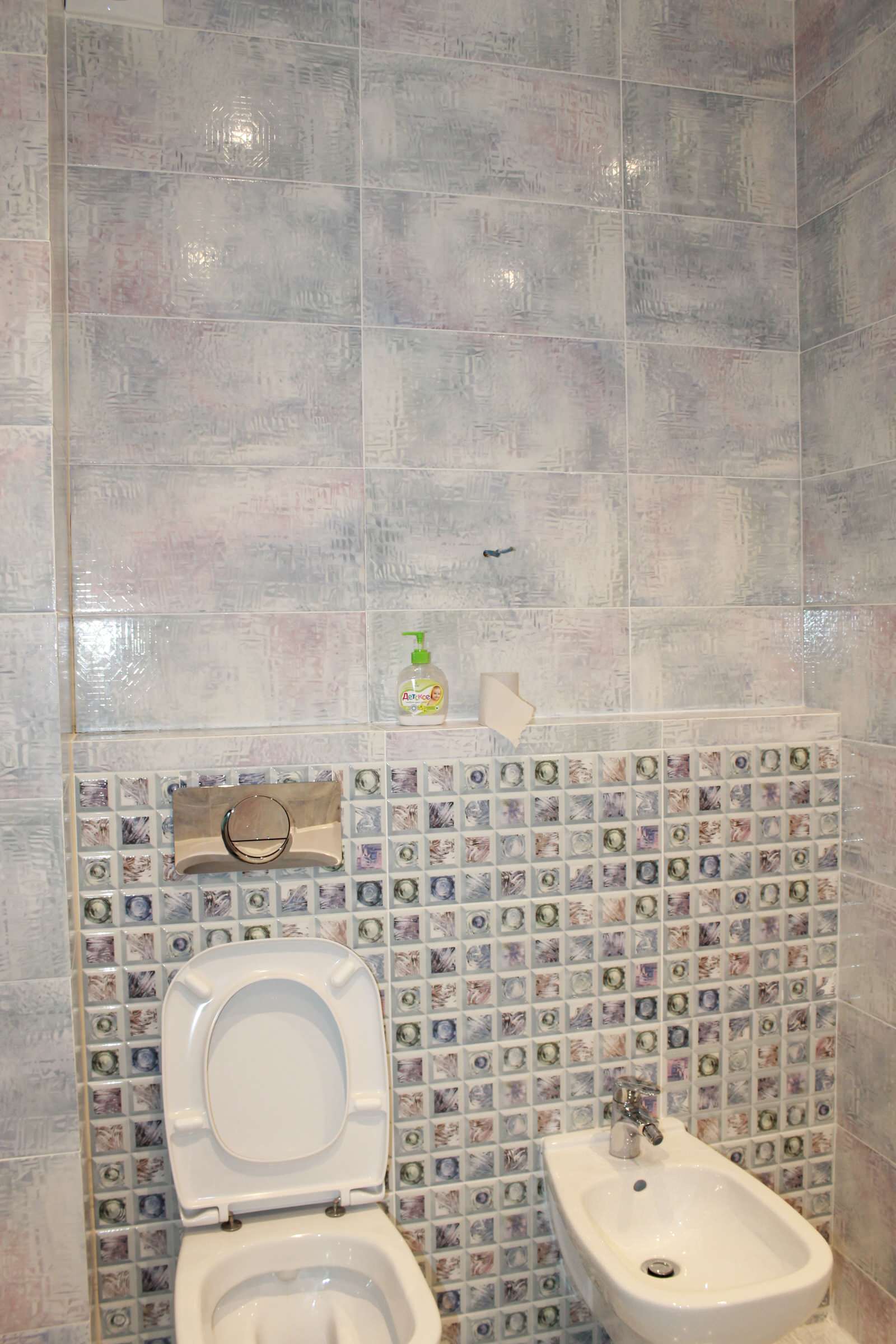 Квартира в стиле современной классики в фиолетовых тонах