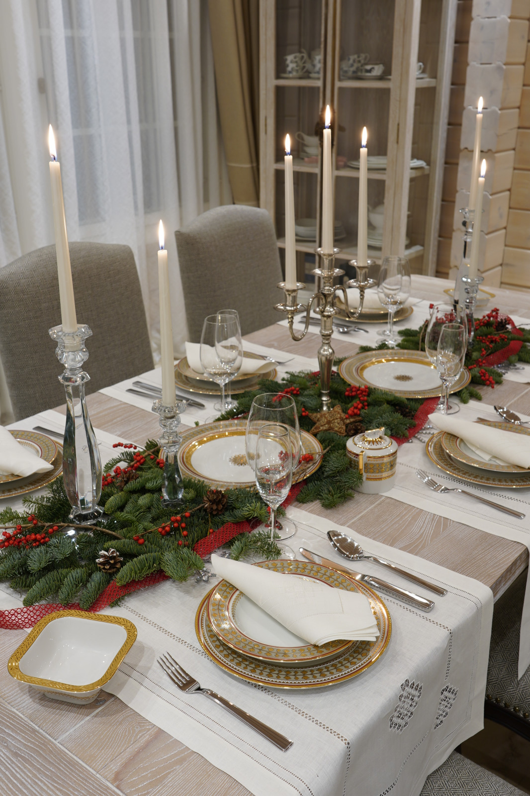 Обложка проекта: Новогодняя сервировка в доме под Петербургом