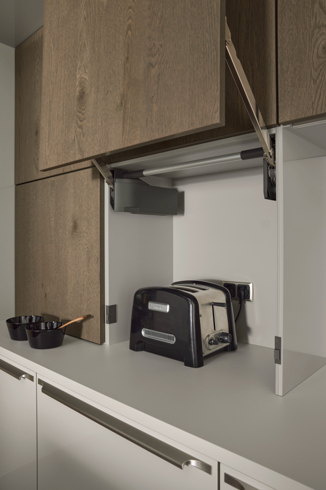 Fine Lack/Platingrau HG – Tavola/Eiche Barolo