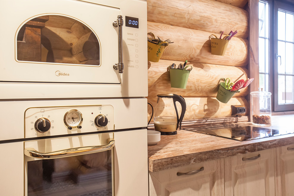 Кухня в бревенчатом доме