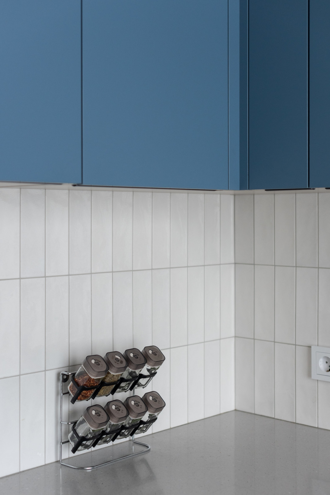 Двухуровневая угловая кухня