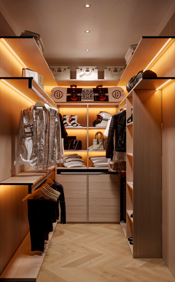 Спальня неоклассика в светлых тонах с гардеробом