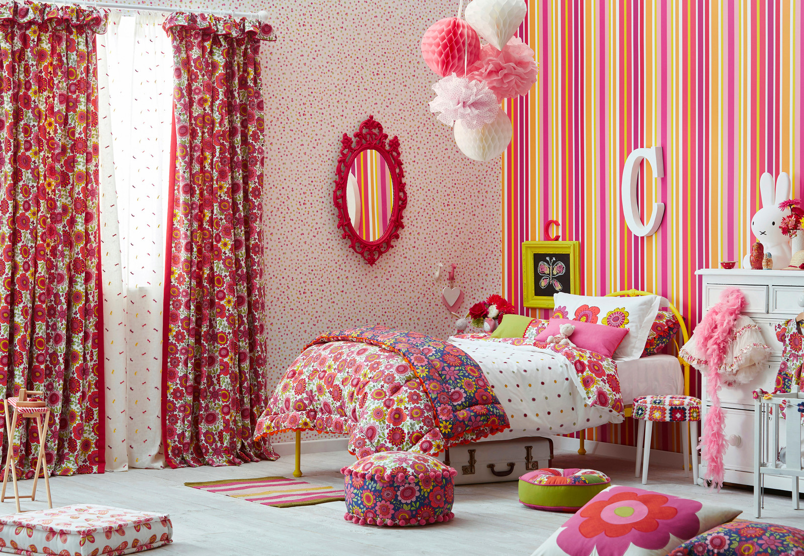 Детские коллекции тканей и обоев