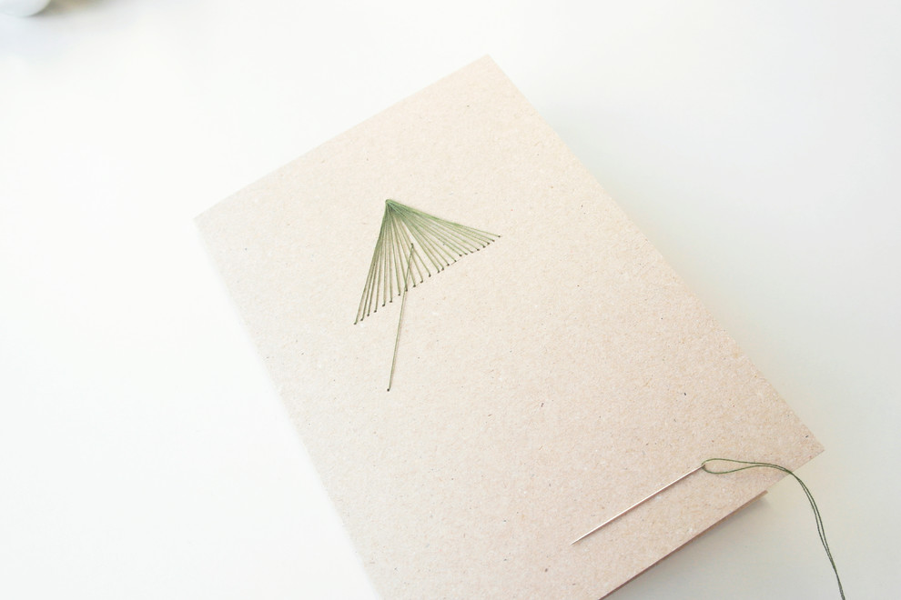 Своими руками: Делаем новогоднюю открытку с вышитой елочкой