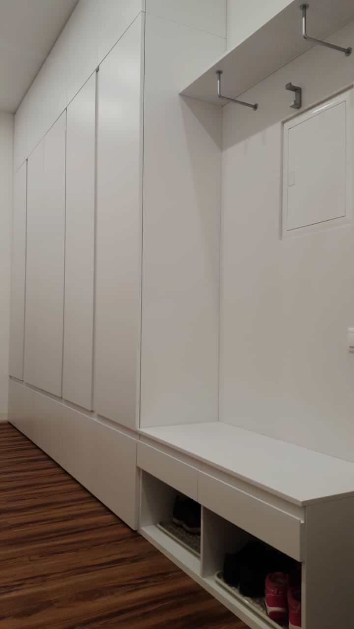 Шкаф в коридор