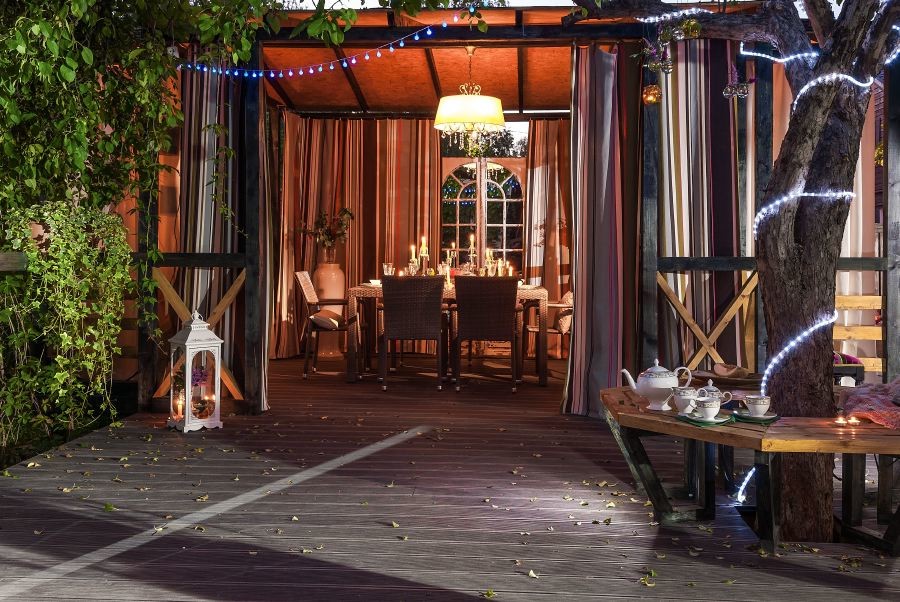 В тени яблони. Для передачи Фазенда