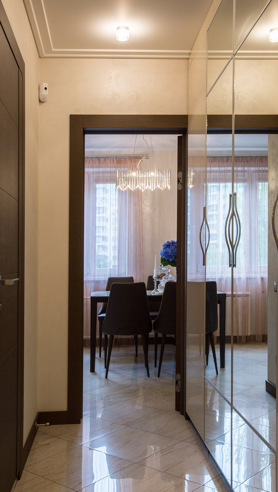 Трехкомнатная квартира в доме серии П-44 Т