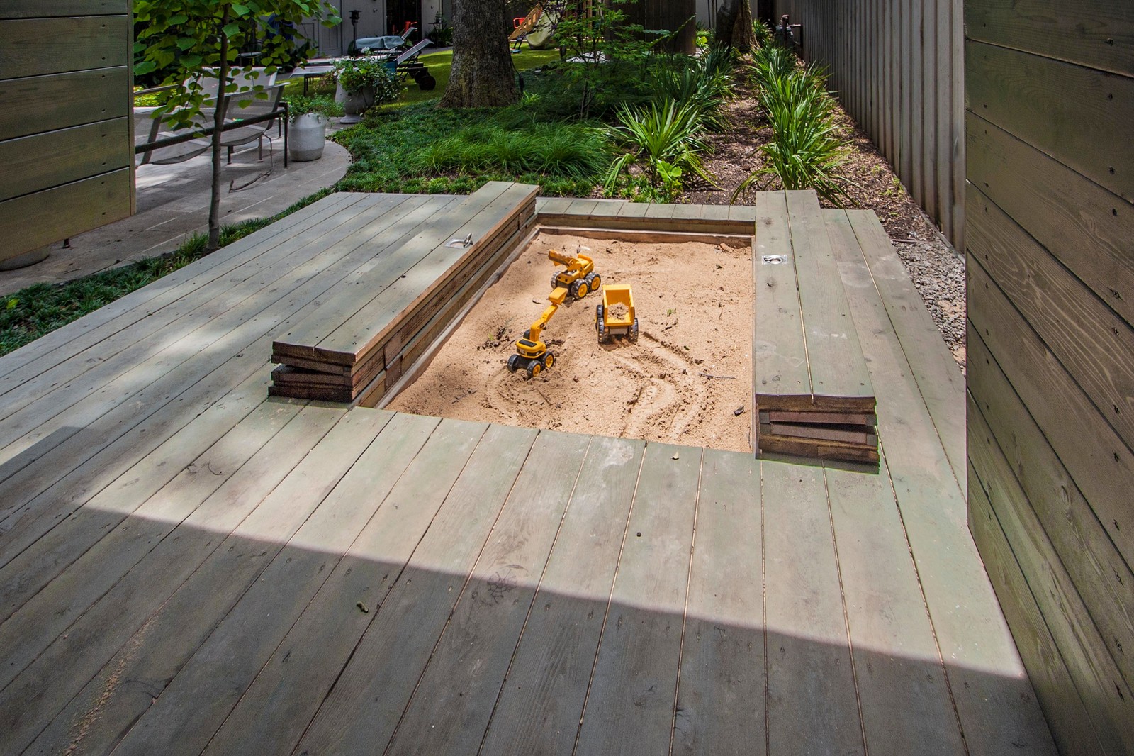 14 идей для необычных садовых построек