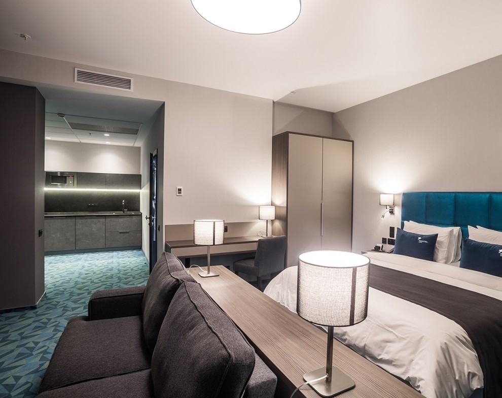 Освещение номера в гостинице Mirotel