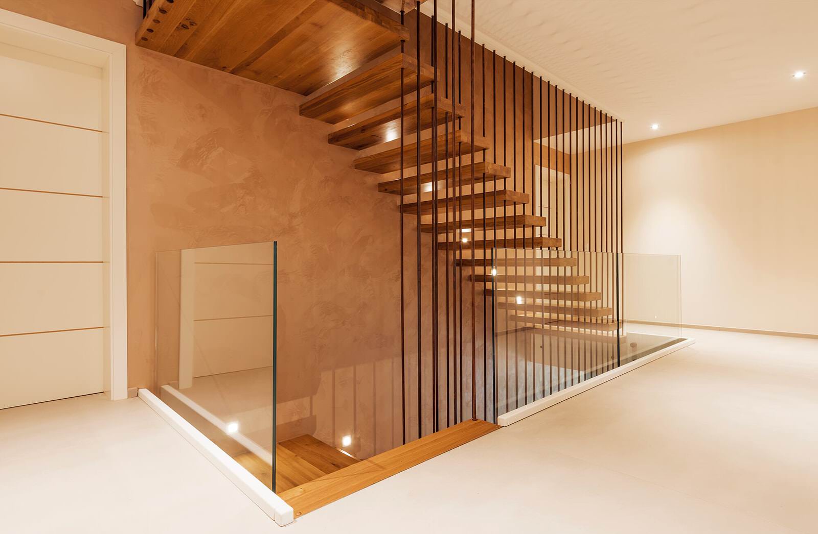 Консольная лестница с элементами ржавчины