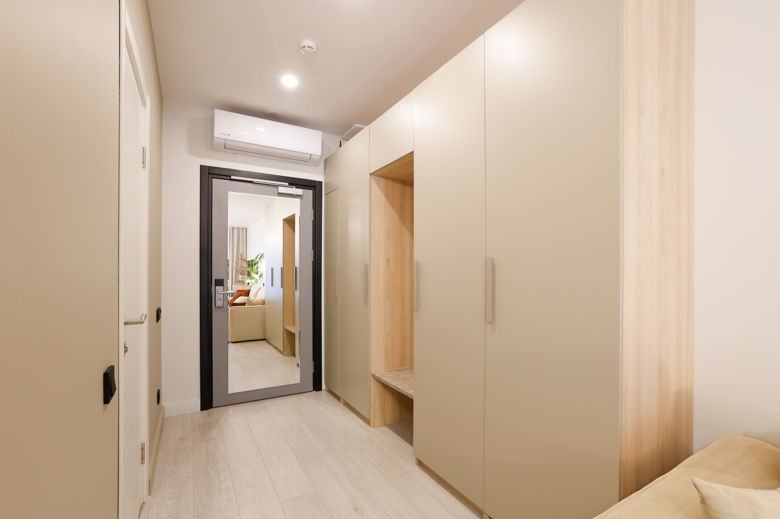 Обложка проекта: Студия в центре Петербурга