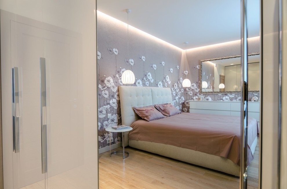 ВВЕРХ ПО ЛЕСТНИЦЕ