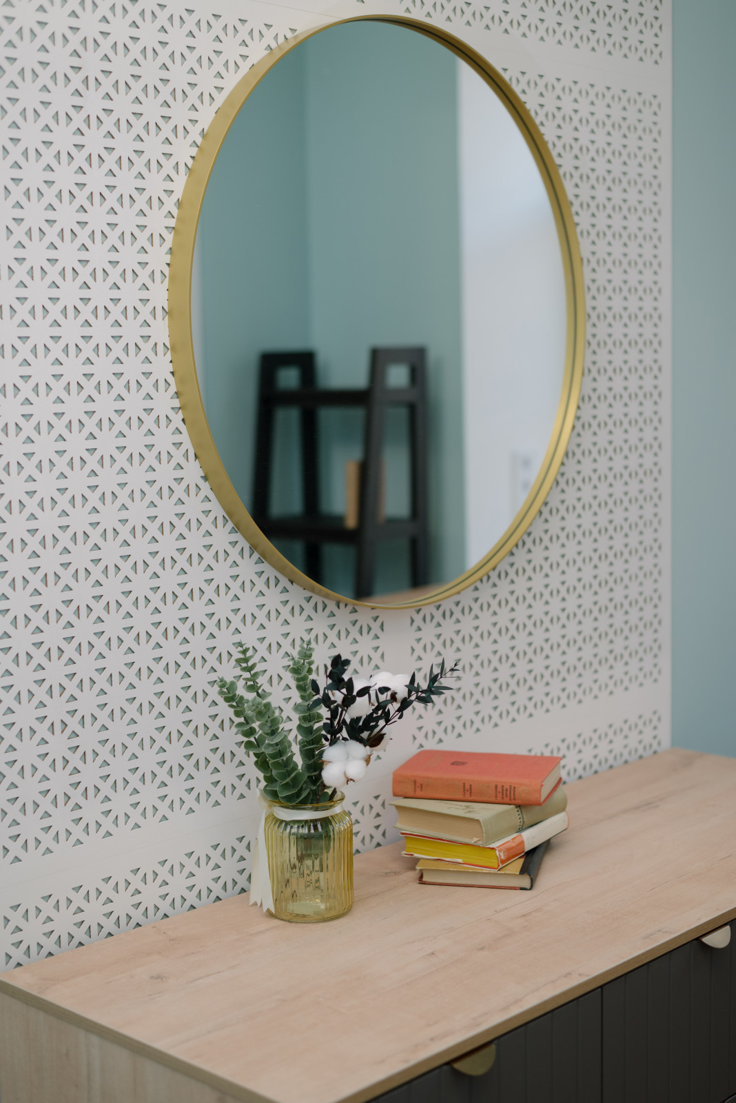 Реализация проекта в старом фонде СПб, квартира с камином.