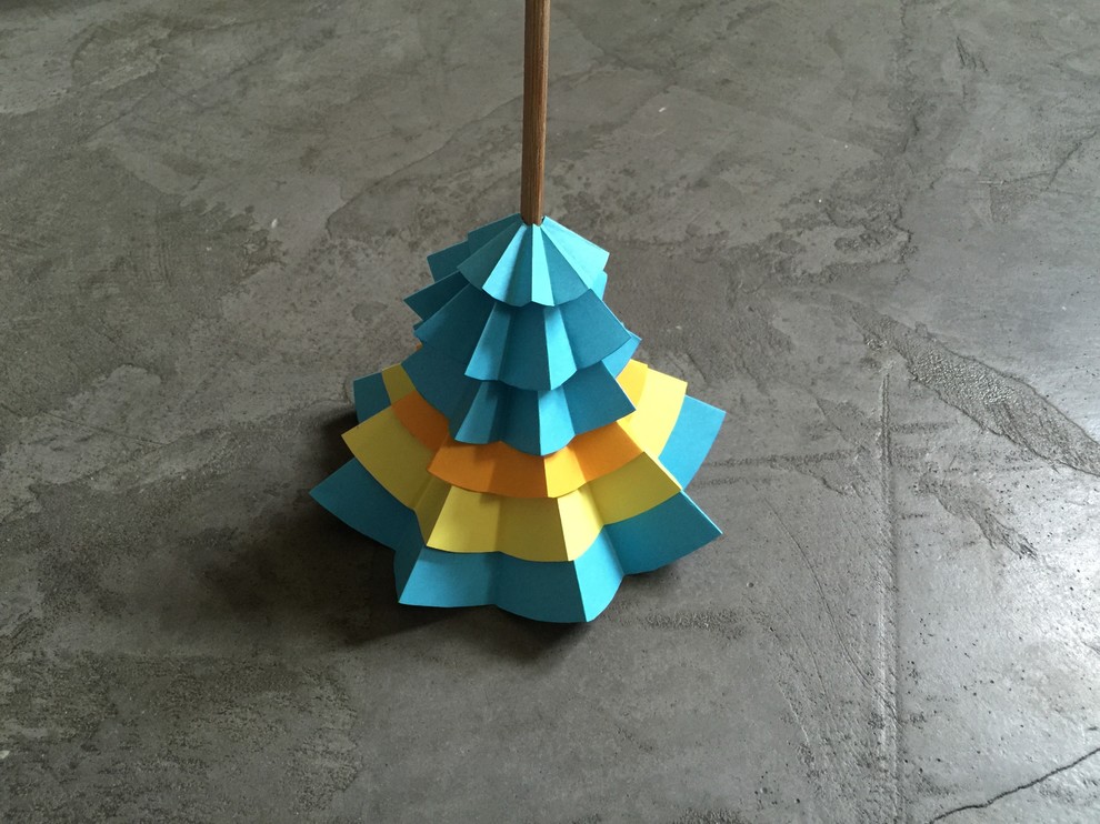 Фотоохота: Ёлки из бумаги, которые можно сделать за час