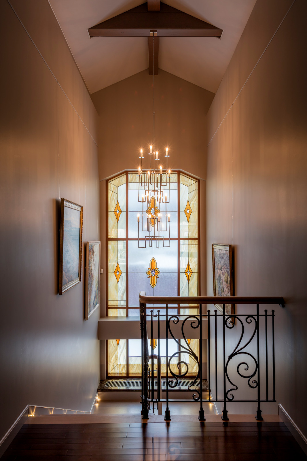 Лестница. Отделка потолка. Подоконник.