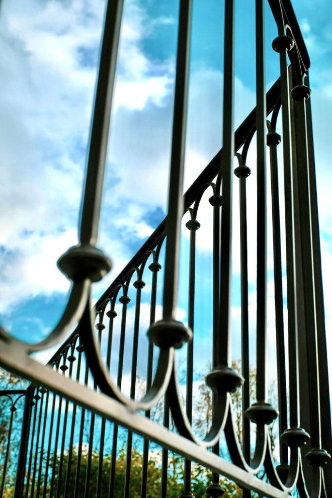 Сварные и кованые перила для лестниц и террас