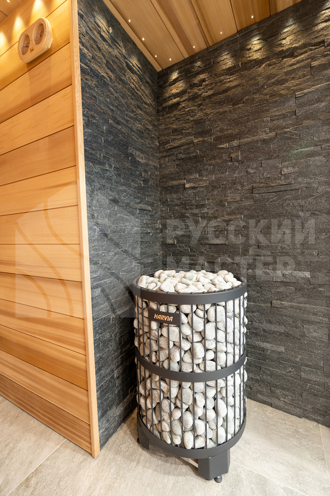 Сауна и бассейн из тигрового дерева и канадского кедра