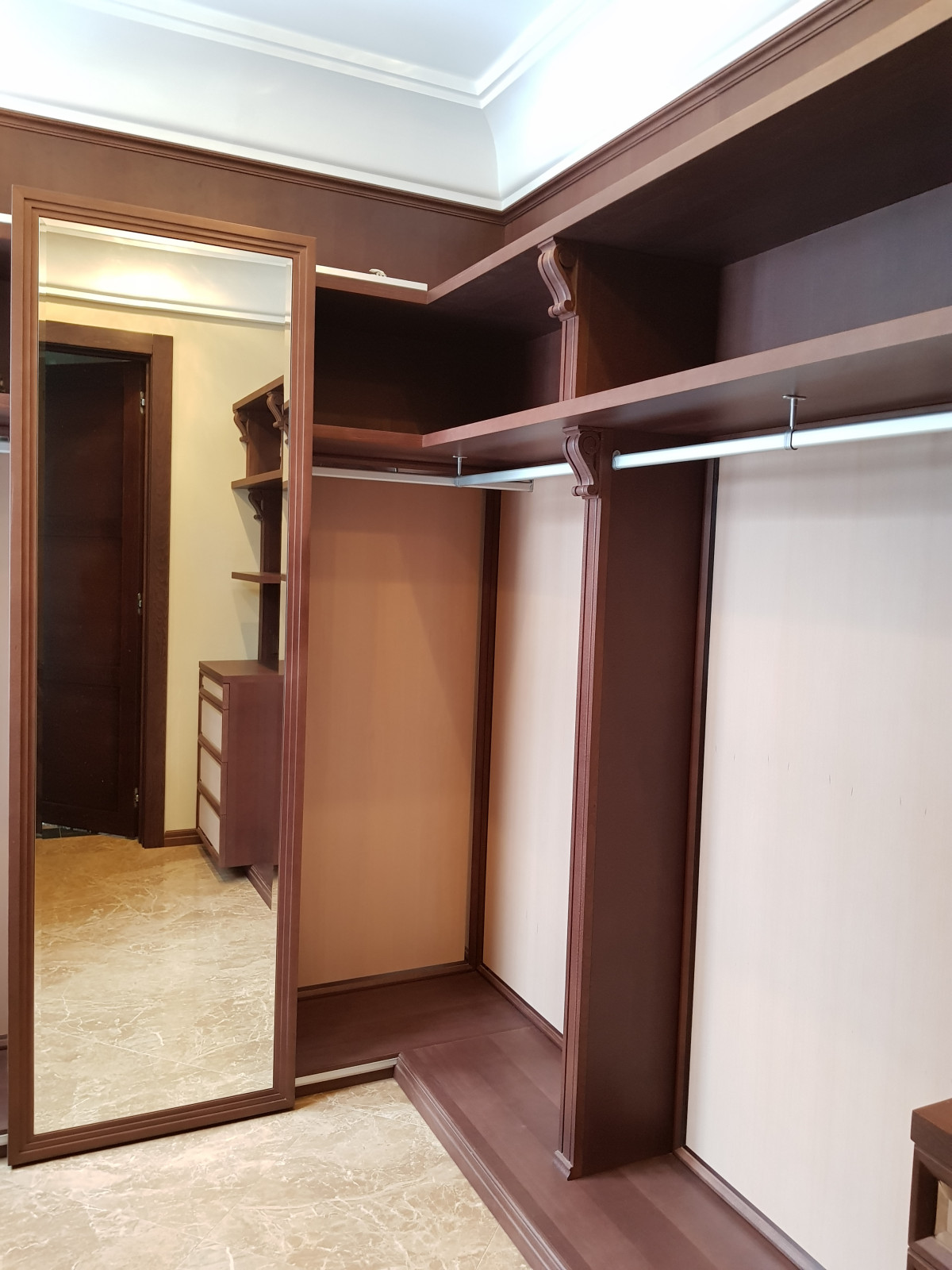 Гардеробная у входа